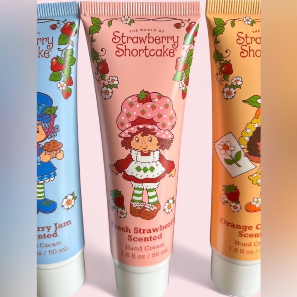 Strawberry Shortcake Scented Hand Cream Set 🍓 4PCS NEW - Picture 4 of 5